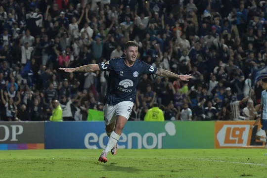 Independiente Rivadavia se lo dio vuelta a Racing en Mendoza y se acercó a puestos de clasificación