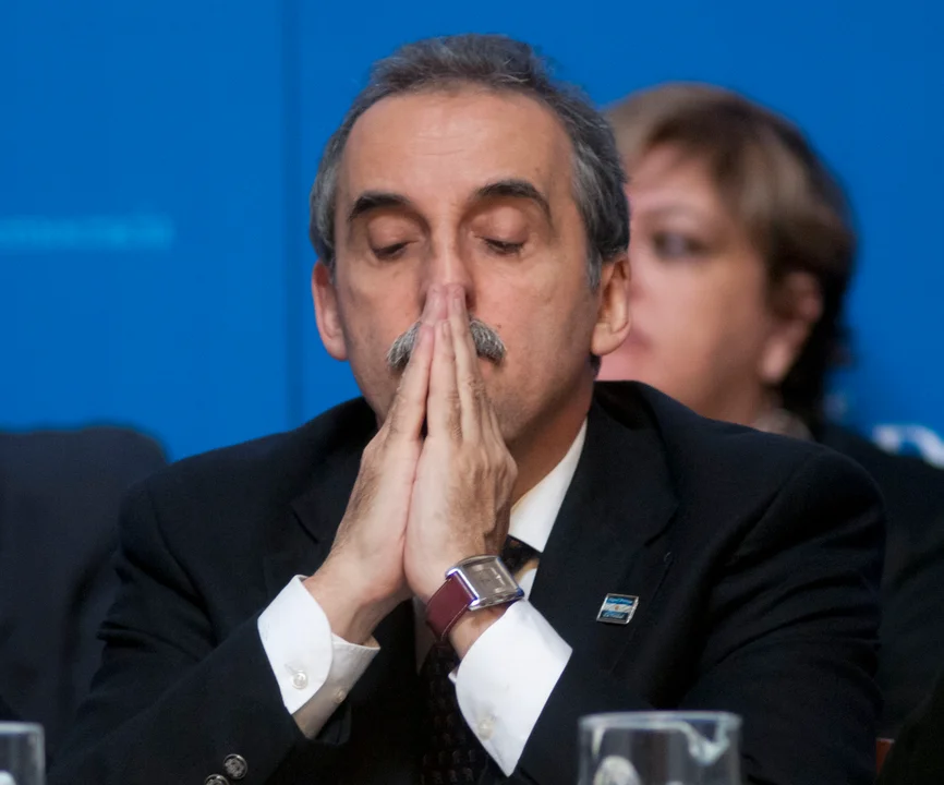 El periodista Roberto Navarro asegura que Guillermo Moreno gasta más de US$1.000.000 por mes en redes sociales