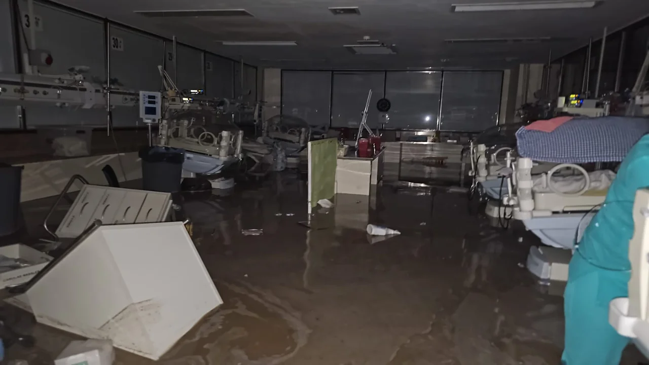 Temporal en Bahía Blanca: dramática evacuación de los bebés internados en el Hospital Penna tras la inundación