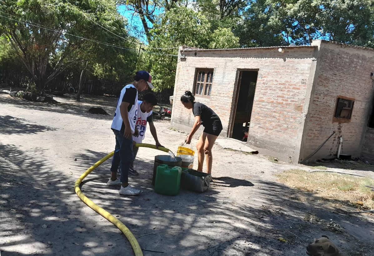 En Machagai y zonas del Departamento 25 de mayo: el Gobierno Provincial transportó más de medio millón de litros de agua para consumo humano