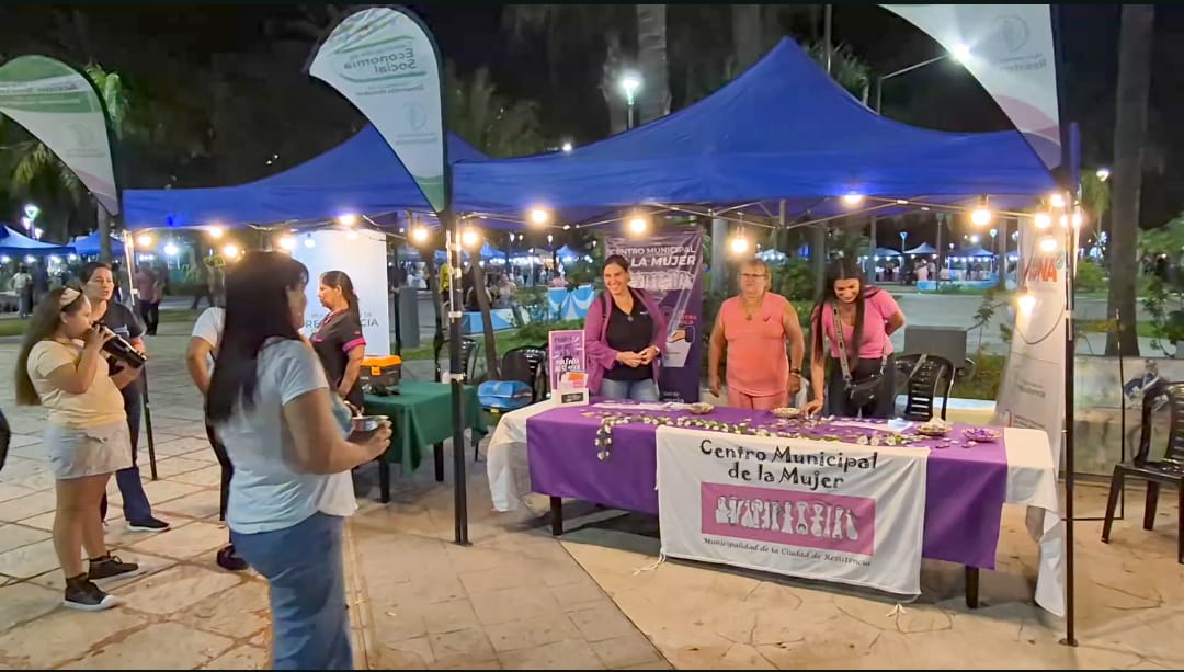 El Centro Municipal de la Mujer difundió sus actividades en la Feria de Emprendedores  de la Plaza 25 de Mayo