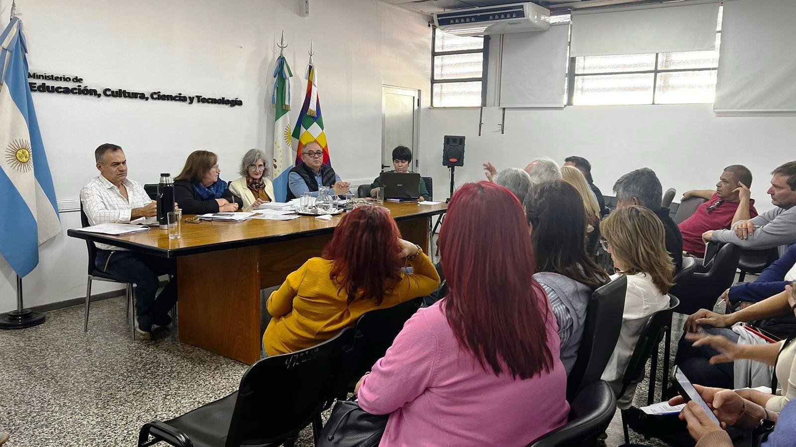 Plan de estabilidad laboral  docente: en cumplimiento de la Ley Nº 3896- e Educación comenzó con la titularización de cargos en nivel superior