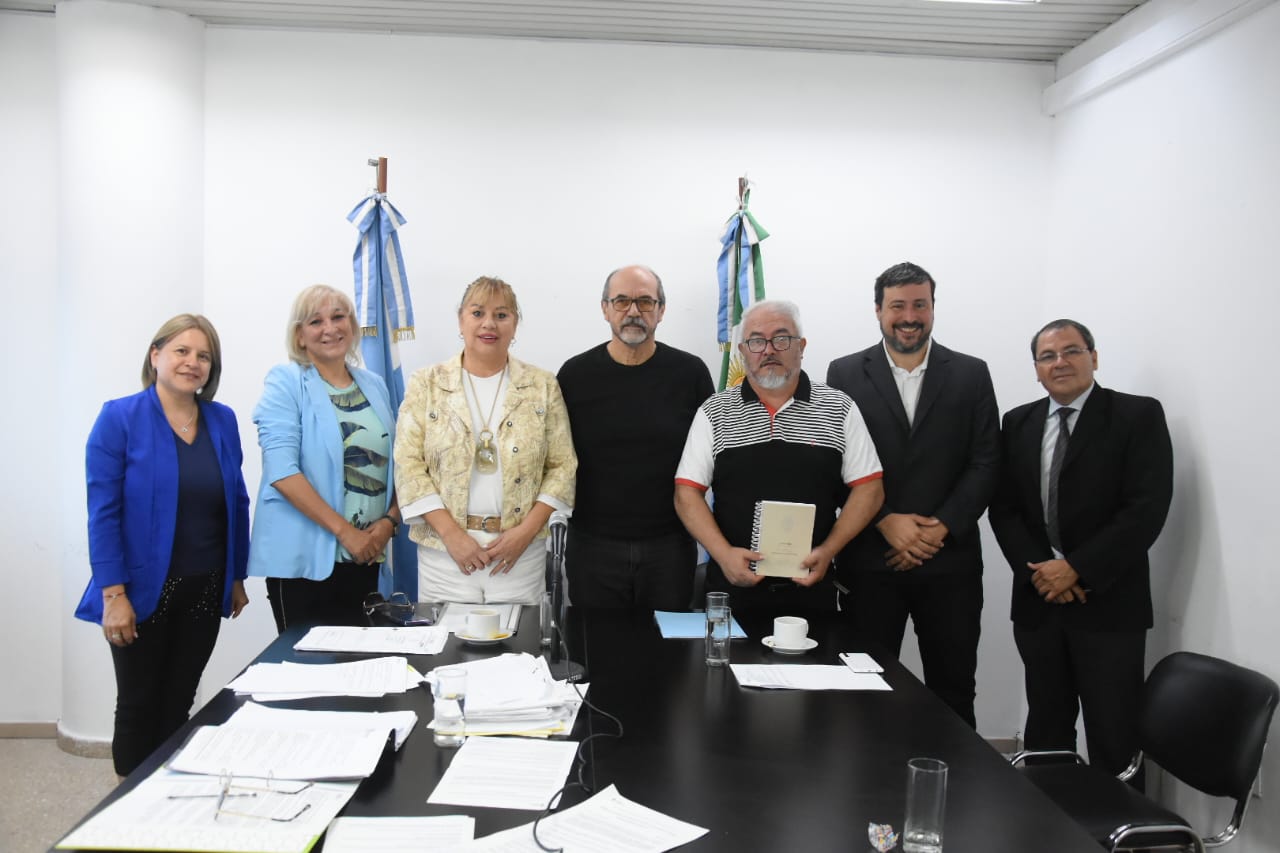 La Comisión de Tierras ratificó autoridades y despachó diversos proyectos en su primera Reunión Ordinaria del 2025