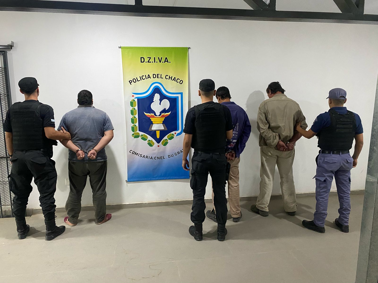 En un operativo policial, hombres atacaron a un uniformado y robaron su arma, terminaron detenidos