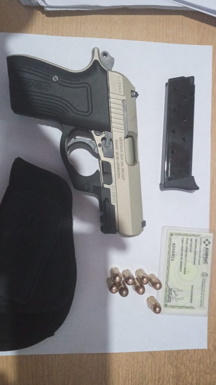 Luego de un siniestro vial motociclista amenazo con un arma a un hombre, termino detenido