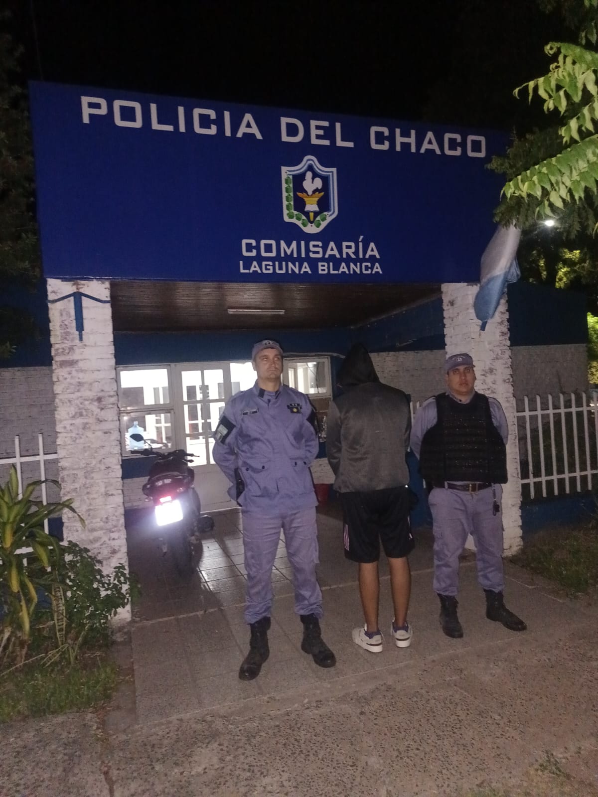 Cuatro delincuentes irrumpieron en un barrio privado: uno cayó y tres escaparon al monte