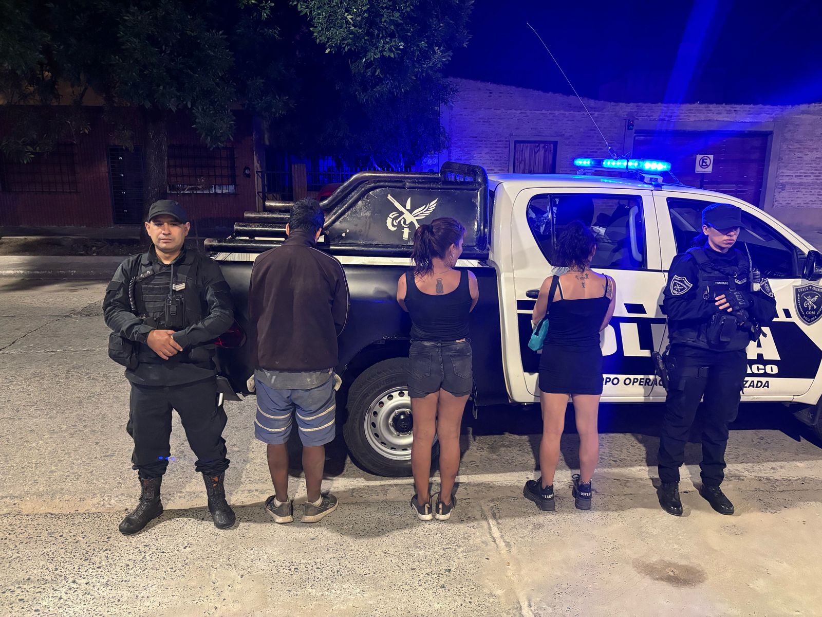 La Policia detuvo a tres personas en operativo nocturno