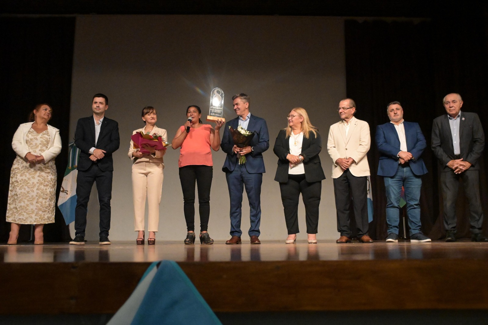 El Poder Legislativo acompañó la entrega del galardón a la mujer destacada del año en Sáenz Peña