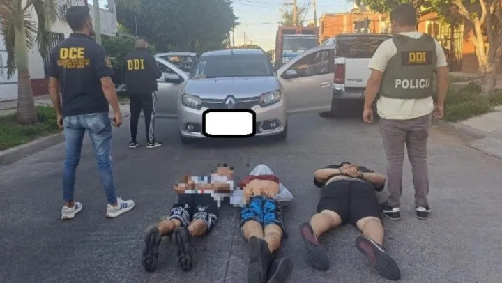 Atraparon luego de persecución a tres ladrones de vehículos que amenazaban a las víctimas con pistolas de juguete