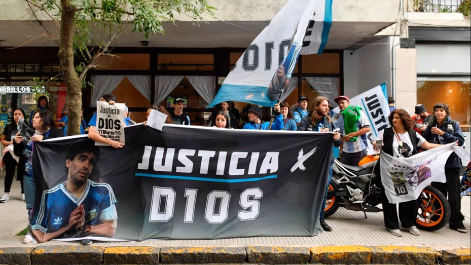 Detuvieron al custodio de Diego Maradona por falso testimonio en el juicio por su muerte
