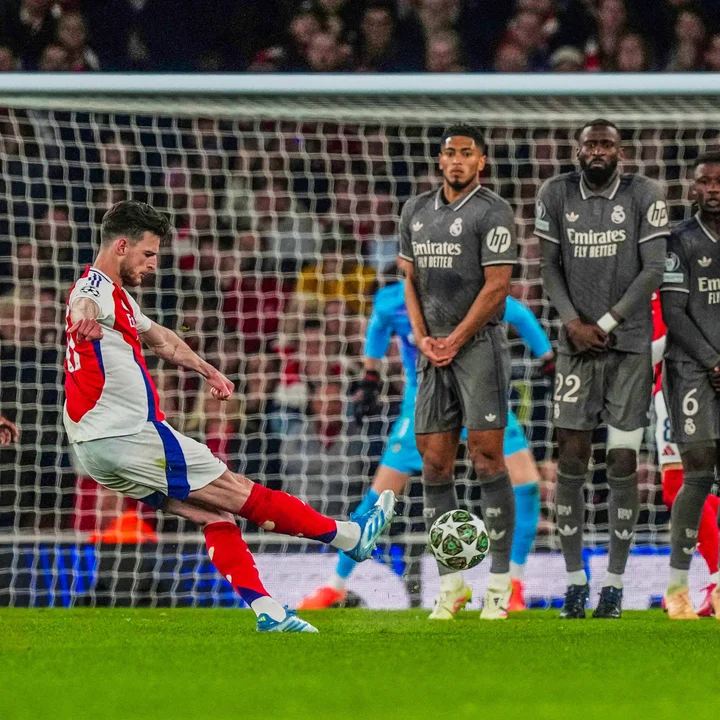 El Real Madrid cayó por goleada ante el Arsenal y quedó con un pie afuera de la Champions League