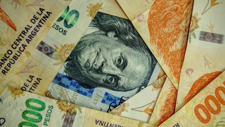 Mientras el Gobierno intenta estabilizar el dólar, el Central vuelve a intervenir con ventas