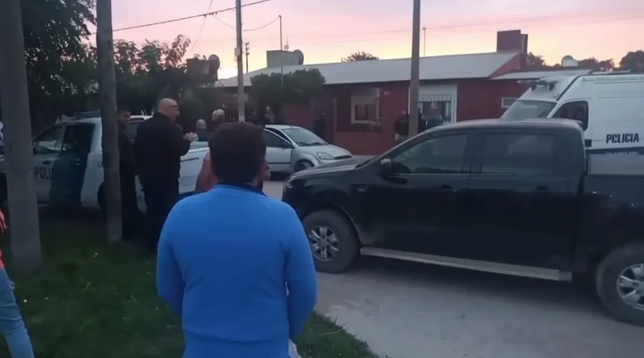 Necochea conmocionada: Una agente mató a su pareja y luego se disparó