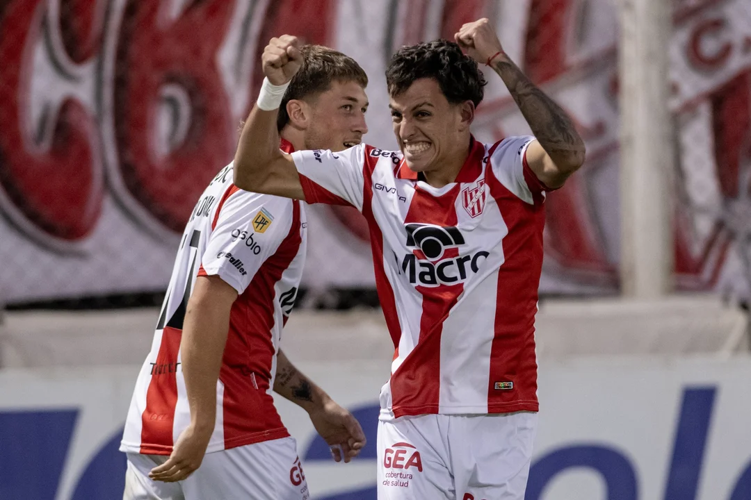 Instituto avanzó en la Copa Argentina con una goleada por 3 a 0 ante Deportivo Madryn