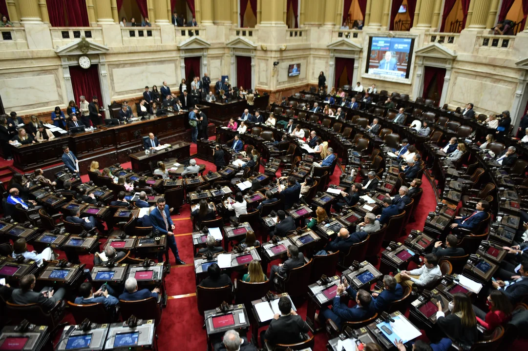 Diputados acordó sesionar este martes para rendir homenaje al Papa y postergó las interpelaciones por $Libra