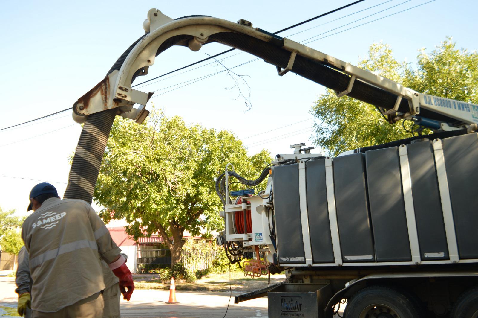 Ambiente sano: SAMEEP realizó tareas de limpieza y mantenimiento de cloacas en el Barrio Borrini de Resistencia