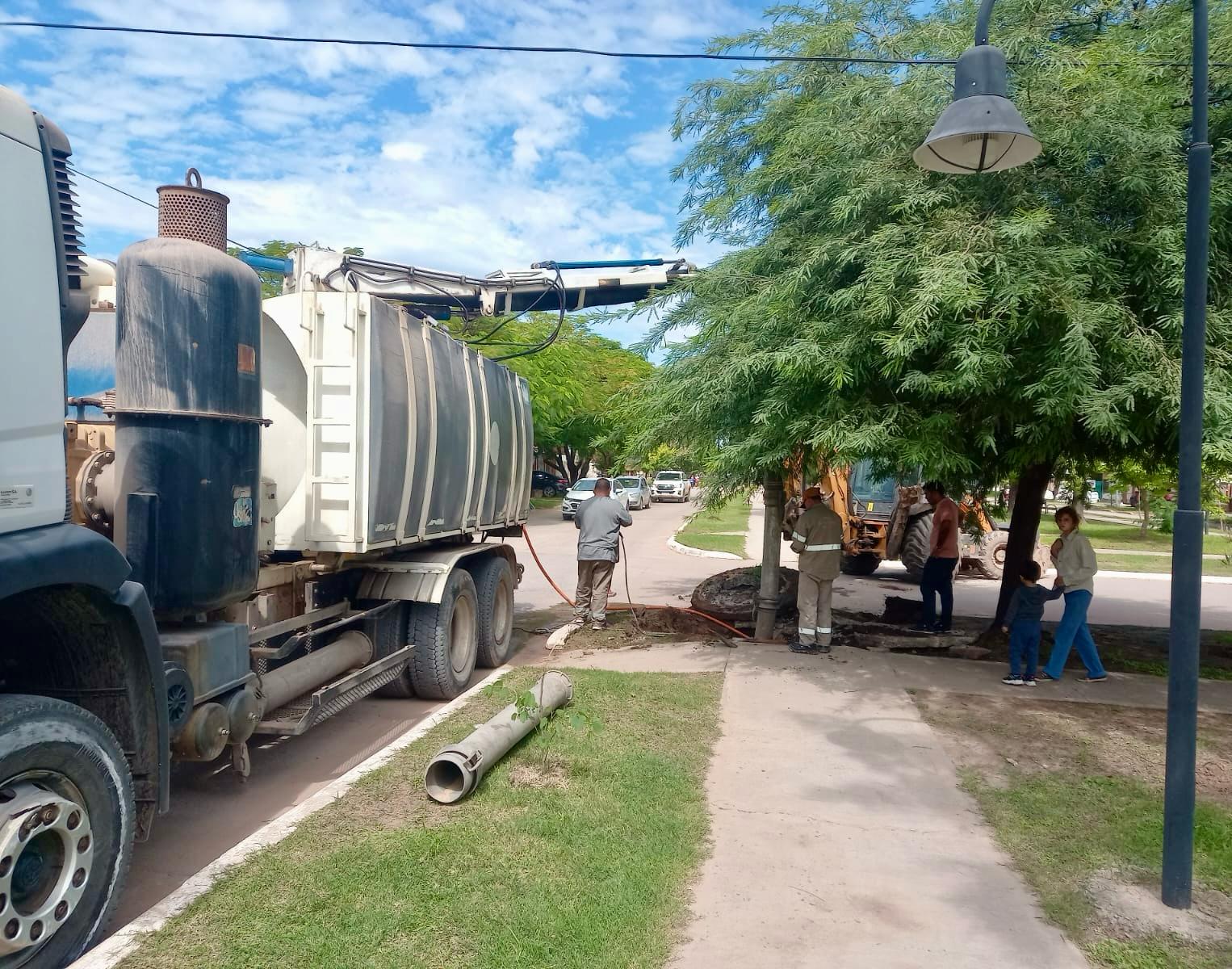 Sáenz Peña: SAMEEP realizó trabajos de limpieza de cloacas y reparación de cañerías