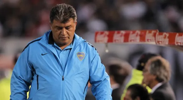 El palito de Claudio Borghi a Riquelme por el perfil de los candidatos a DT en Boca: «No es normal»