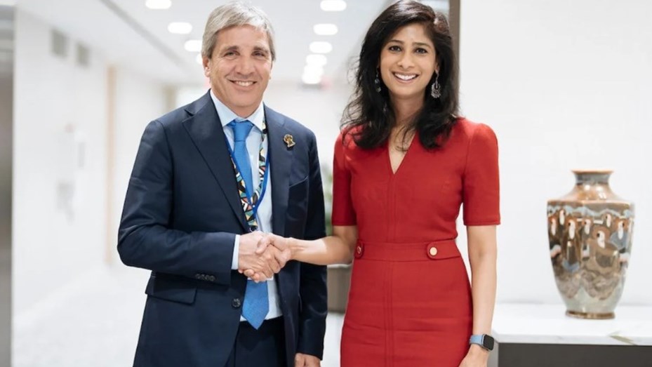 La subdirectora del FMI respaldó a Caputo tras una reunión clave en Washington