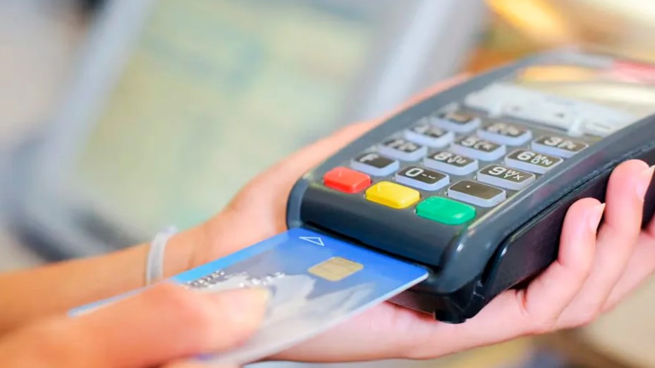 Dólares del colchón: bancos y supermercados ya no deberán informar movimientos de sus clientes