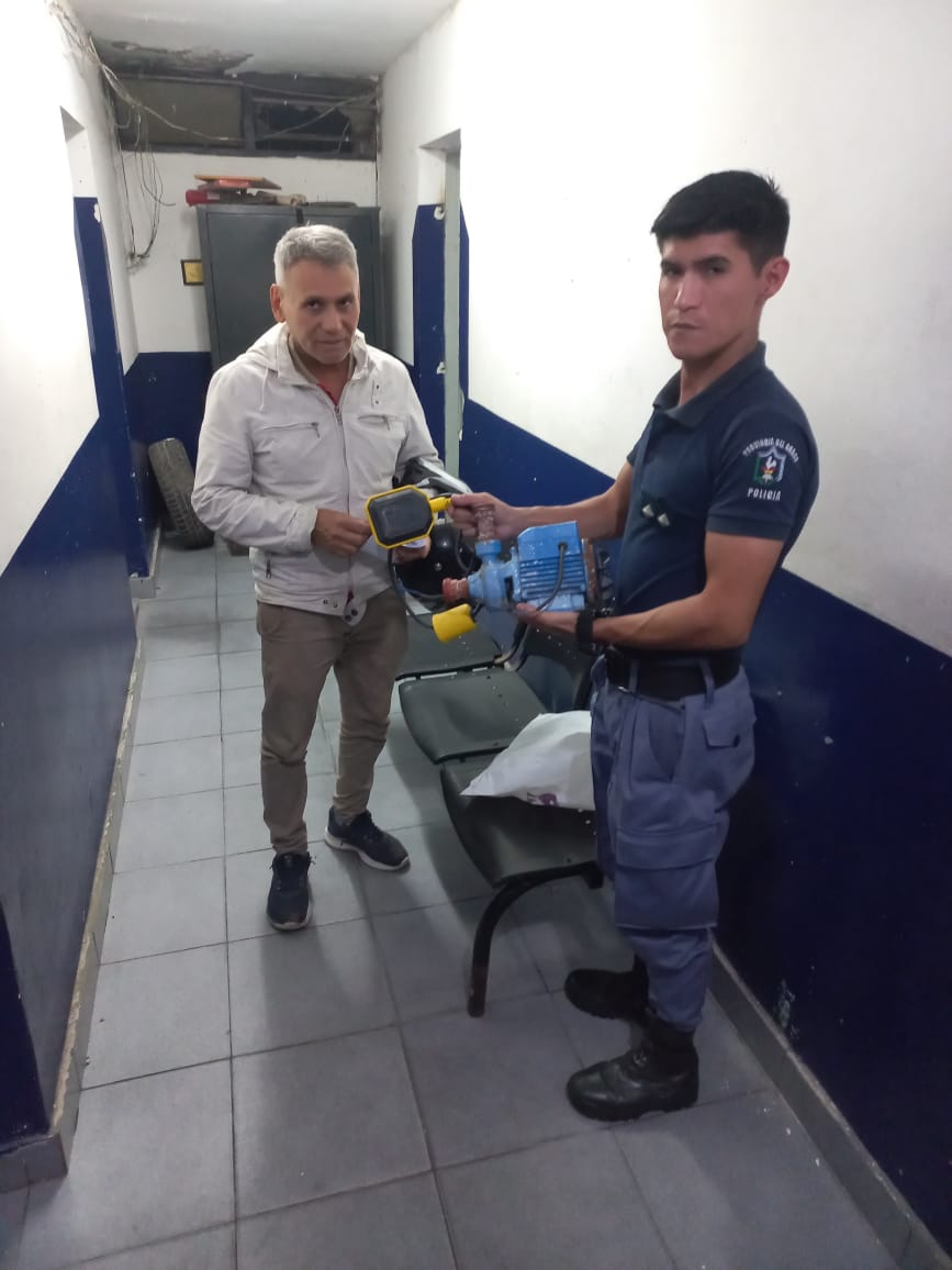 Resistencia: incautan una moto abandonada y una bomba de agua robada
