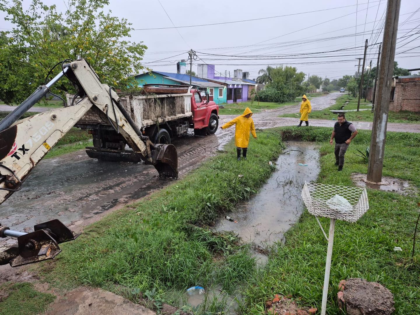 La Municipalidad de Barranqueras intensifica tareas de mantenimiento urbano para mitigar los efectos del clima