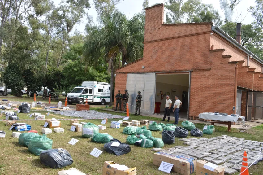 Destruyen marihuana y cocaína incautada en operativos: acto encabezado por Bullrich y Zdero