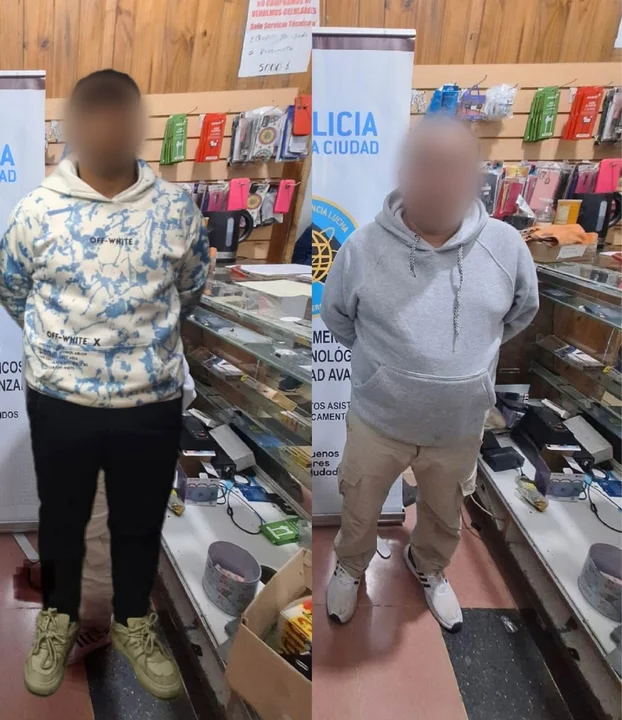 Escondían celulares robados en la basura y fueron detenidos cuando uno de los teléfonos empezó a sonar