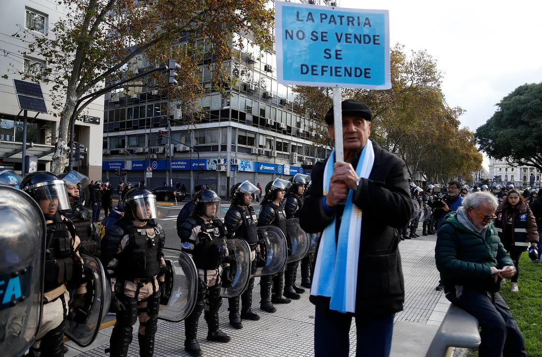 Tensión y gases lacrimógenos contra los jubilados en un nuevo operativo de seguridad en el Congreso