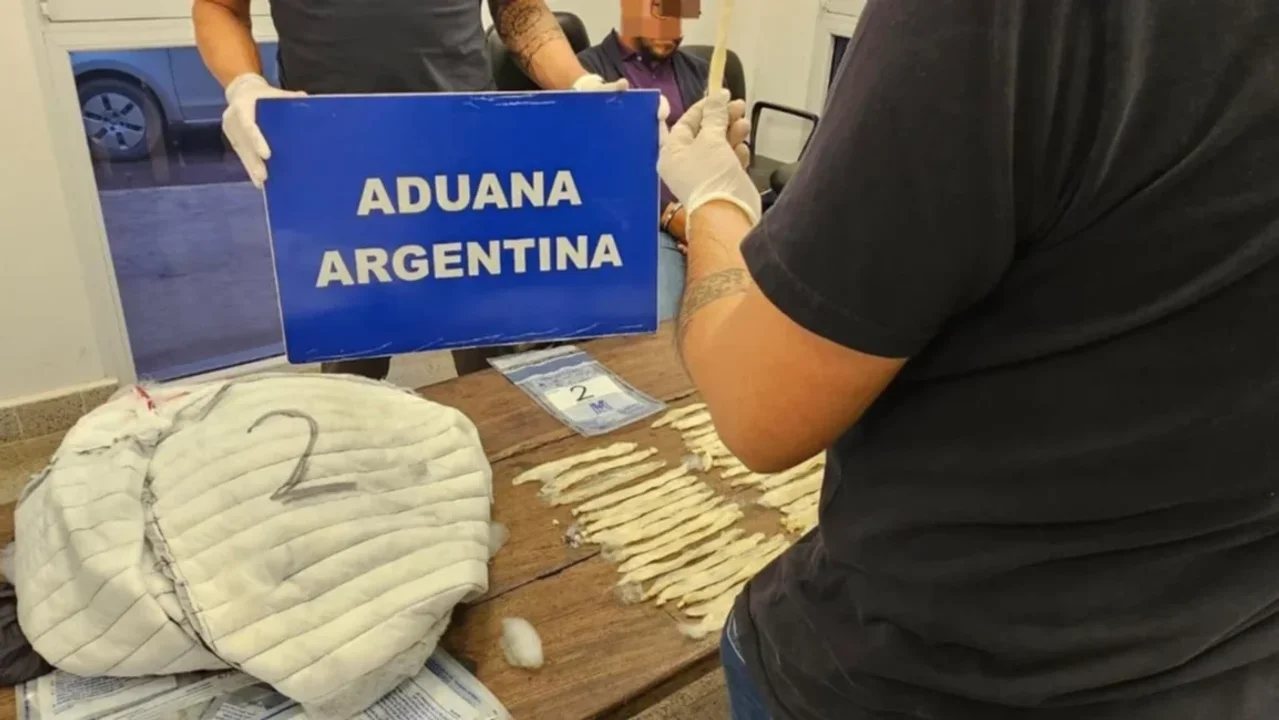 Cayeron con cocaína en Salta: la traficaban en camperas y en un camión cisterna en la frontera con Bolivia