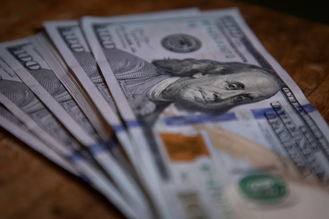 El dólar cerró la semana con subas moderadas y las reservas del BCRA rebotaron tras siete caídas
