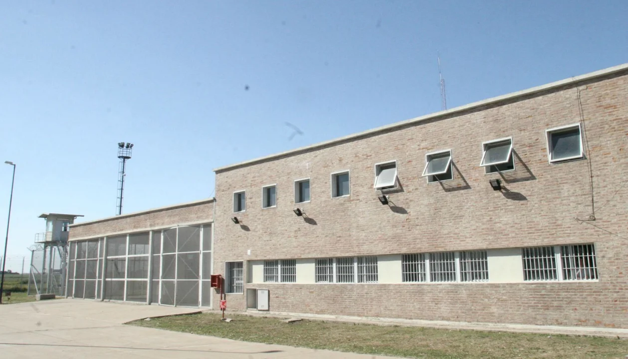 Detuvieron a una policía por filtrarle a su novio preso datos del 911