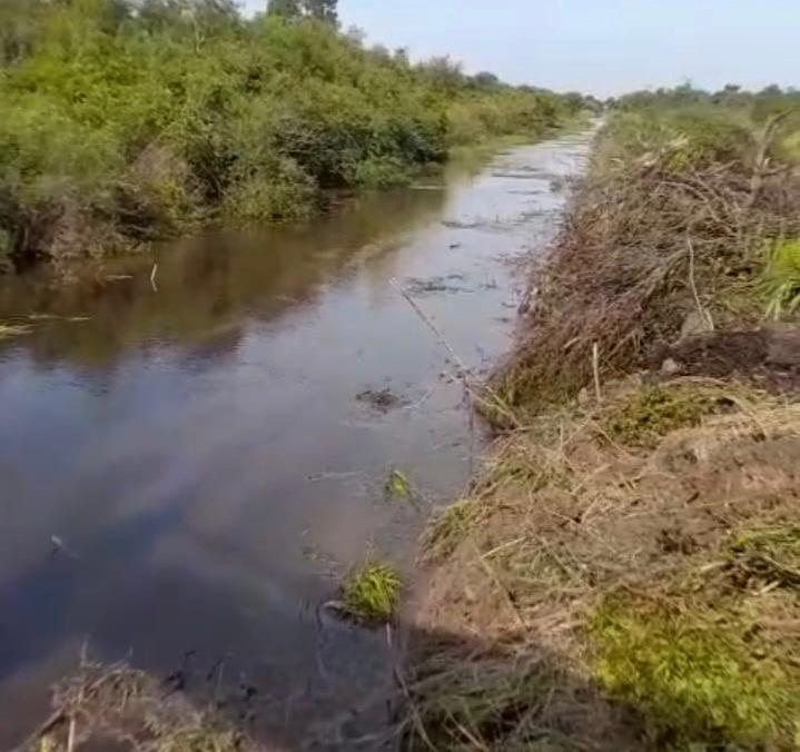 Machagai: APA continúa con las tareas de limpieza y adecuación de canales urbanos y rurales