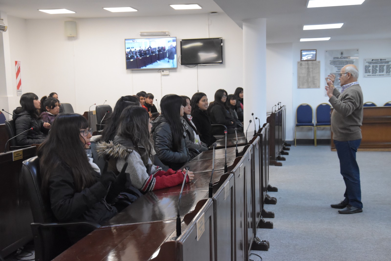 Alumnos de la EES Nº 95 “Felipe Gallardo” visitaron la Legislatura y se formaron sobre el rol de los diputados