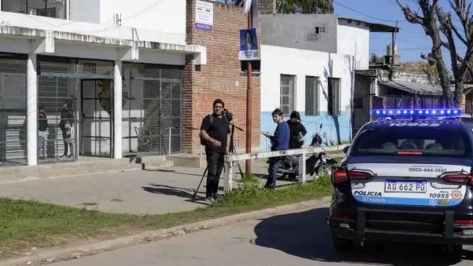 Pánico en Rosario: un alumno fue armado al colegio, amenazó a sus compañeros y huyó a los tiros