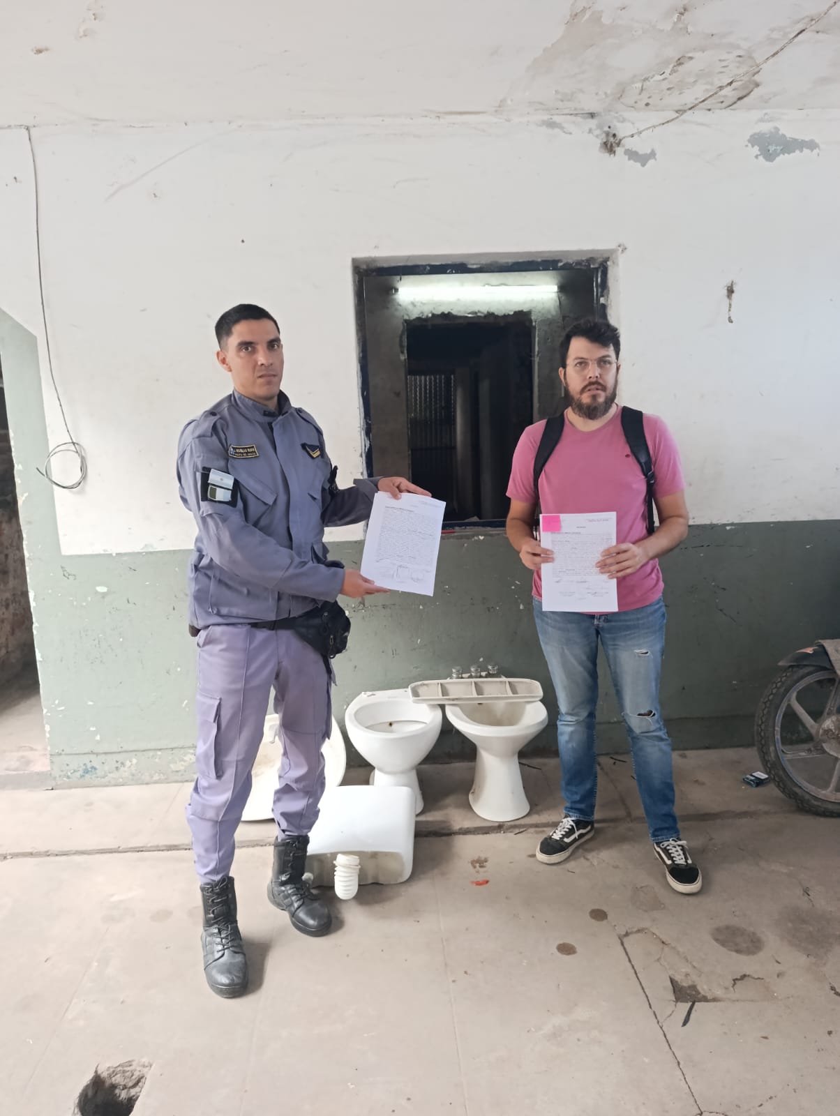 Recuperan objetos robados tras la huida de tres sospechosos