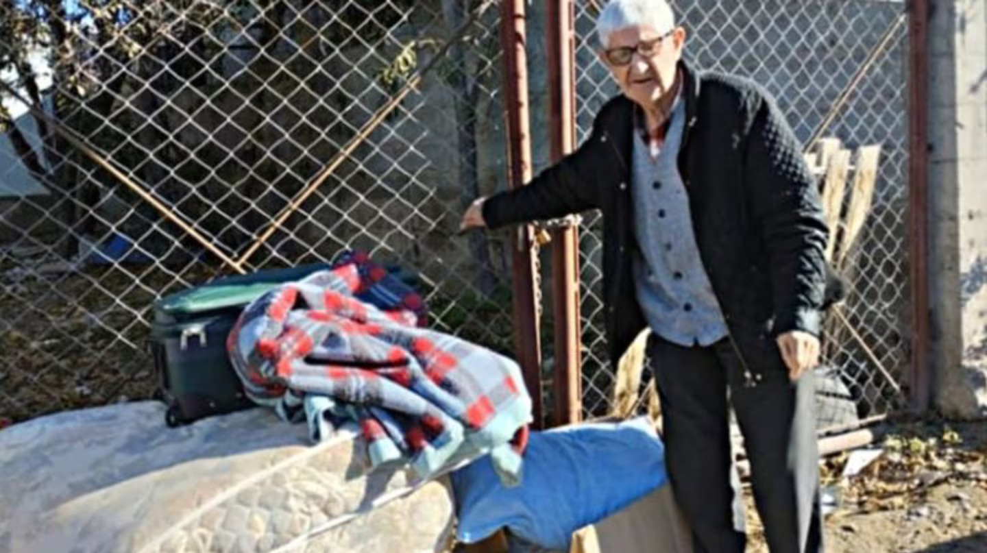 Tiene 82 años, se fue unos días de su casa por un tratamiento y cuando regresó su nieto se la había usurpado