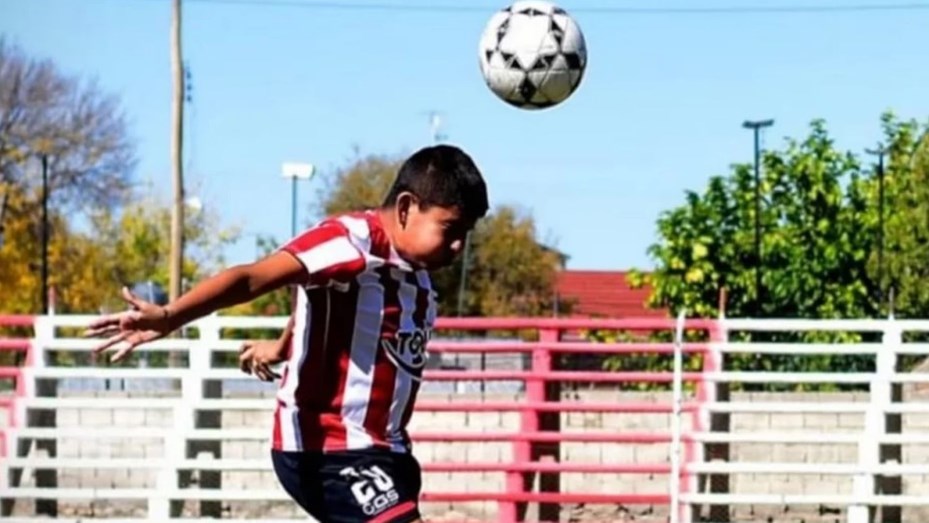 Tragedia en Mendoza: un niño de 11 años murió electrocutado cuando subió a un techo para buscar una pelota