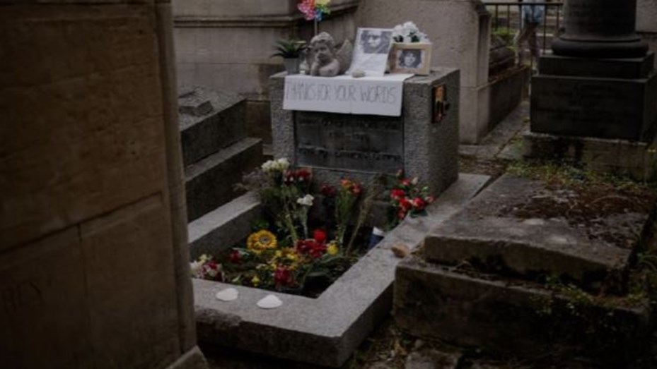 Hallan el busto de la tumba de Jim Morrison robado en París en 1988