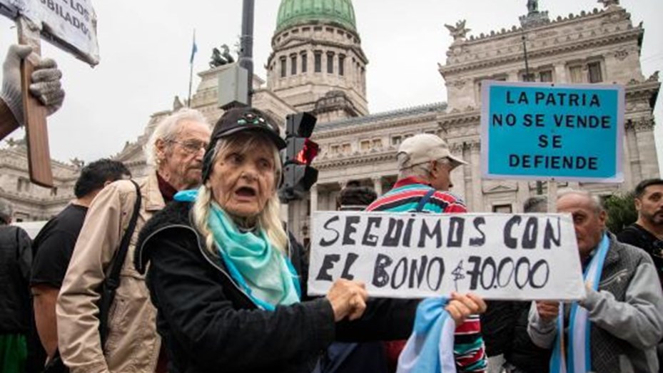 Marcha de los jubilados: se suman feministas, personas con discapacidad y profesionales del Garrahan y CONICET