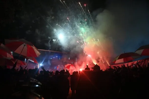 River partió hacia Estados Unidos para el Mundial de Clubes en medio de un imponente banderazo
