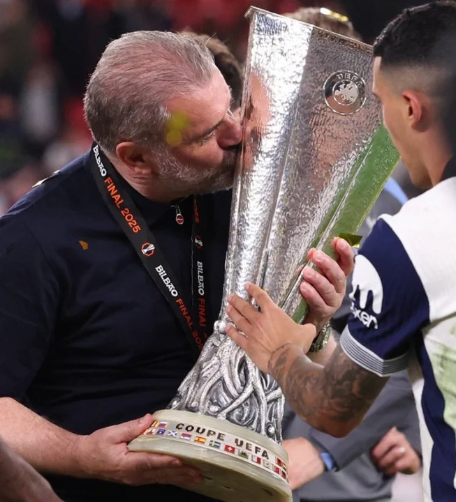 Cuti Romero se quedó sin DT en Tottenham: despidieron a Postecoglou tras una temporada caótica