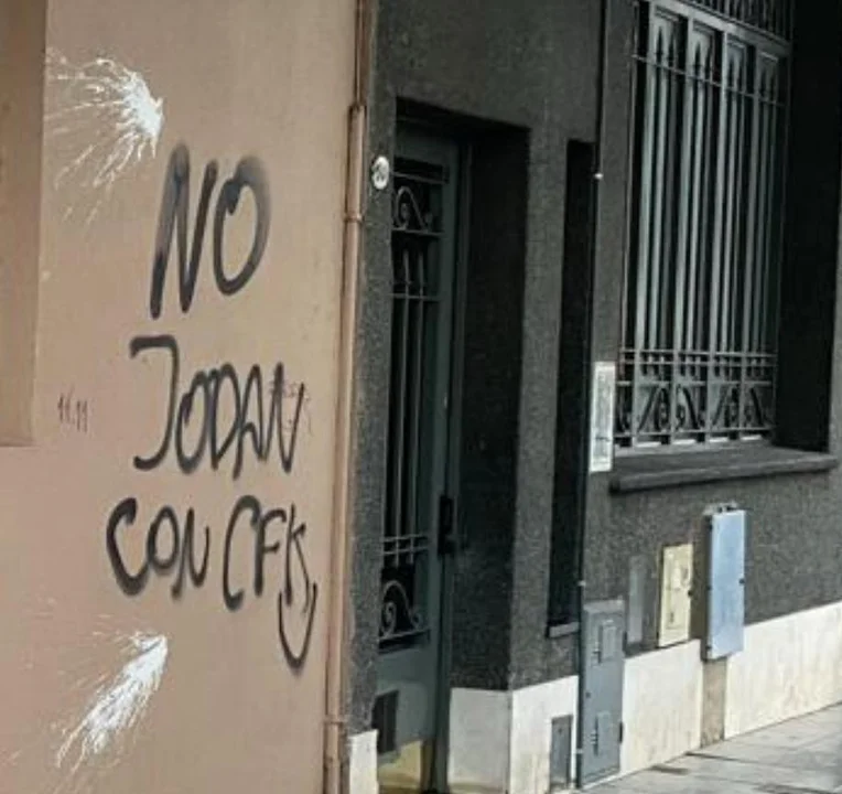 Atacan edificio de Radio Rivadavia en un nuevo embate contra la libertad de prensa