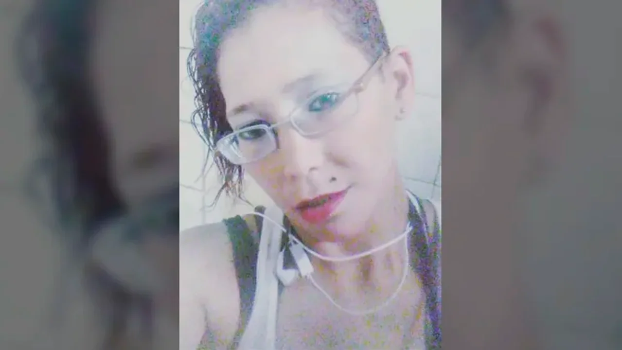 Insólito: una mujer violó la domiciliaria, mató a un hombre y la descubrió el auto de Google