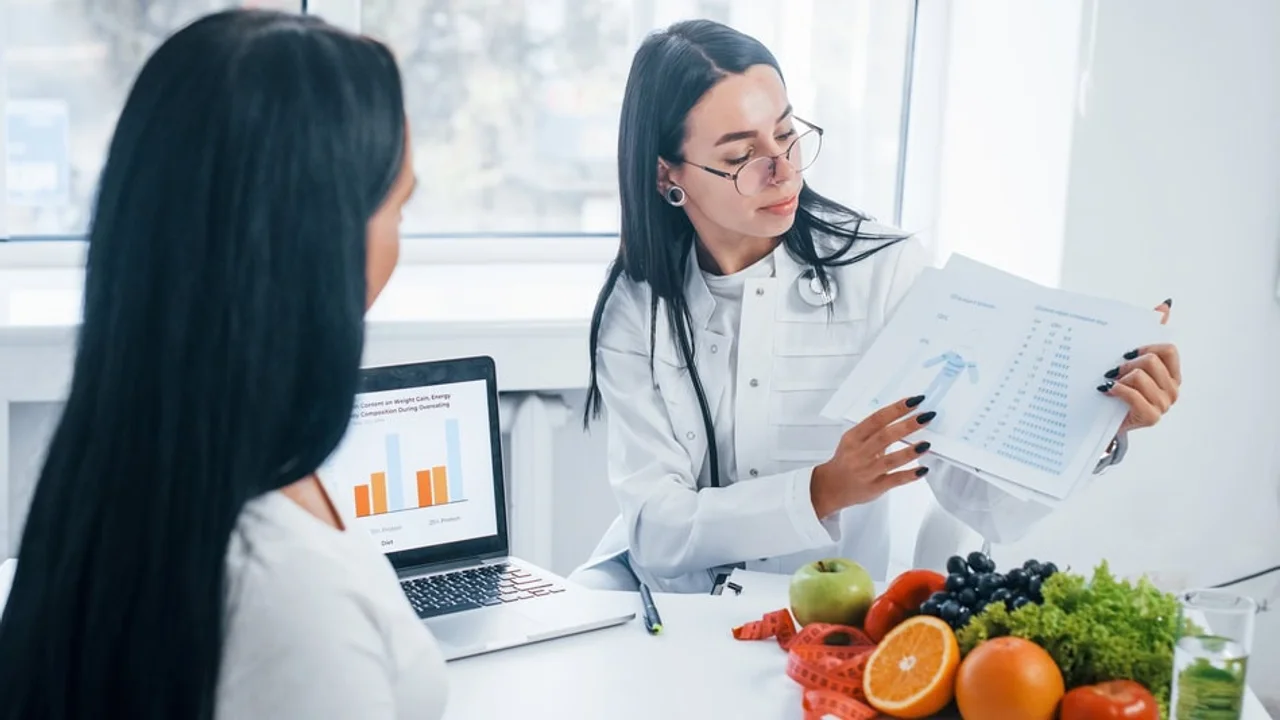 La Plata: con IA distorsionaron la voz de una nutricionista y usan su imagen para vender recetarios