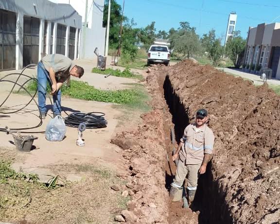Demanda histórica: SAMEEP avanza con la extensión de redes en distintos barrios de Charata