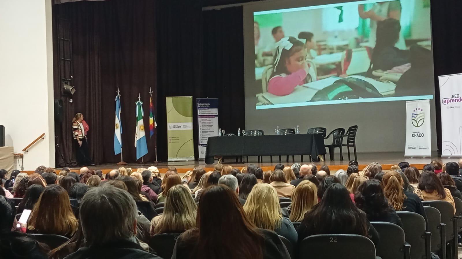 Educación refuerza los aprendizajes de los niños con libros y capacitación docente