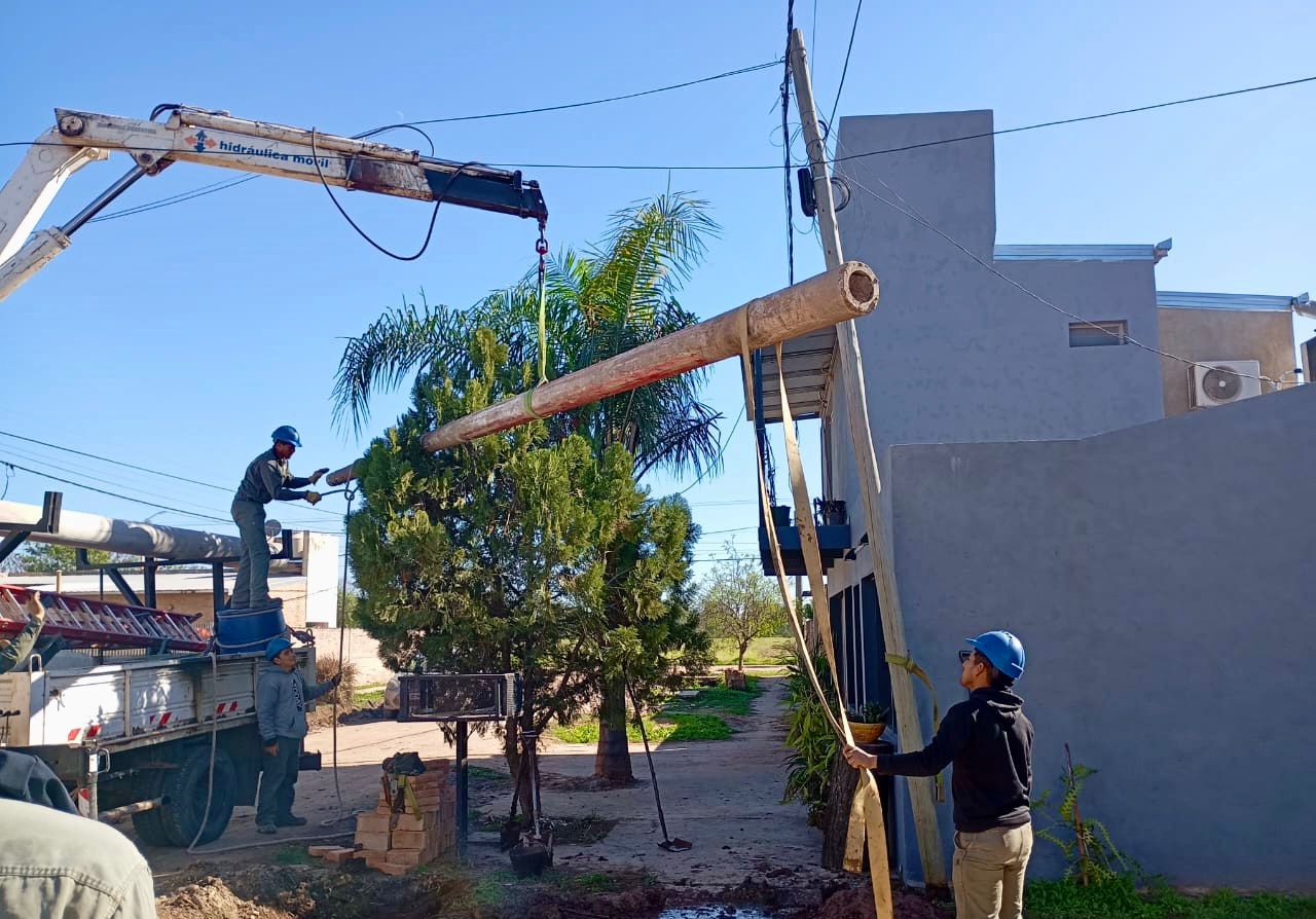SECHEEP: avanza el plan de infraestructura eléctrica en Castelli y El Sauzalito