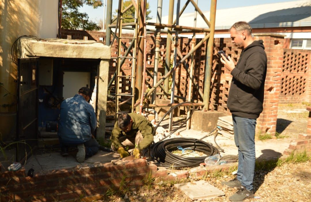 Trabajo rápido y eficaz: SAMEEP solucionó el problema de agua, en complejo educativo de Fontana