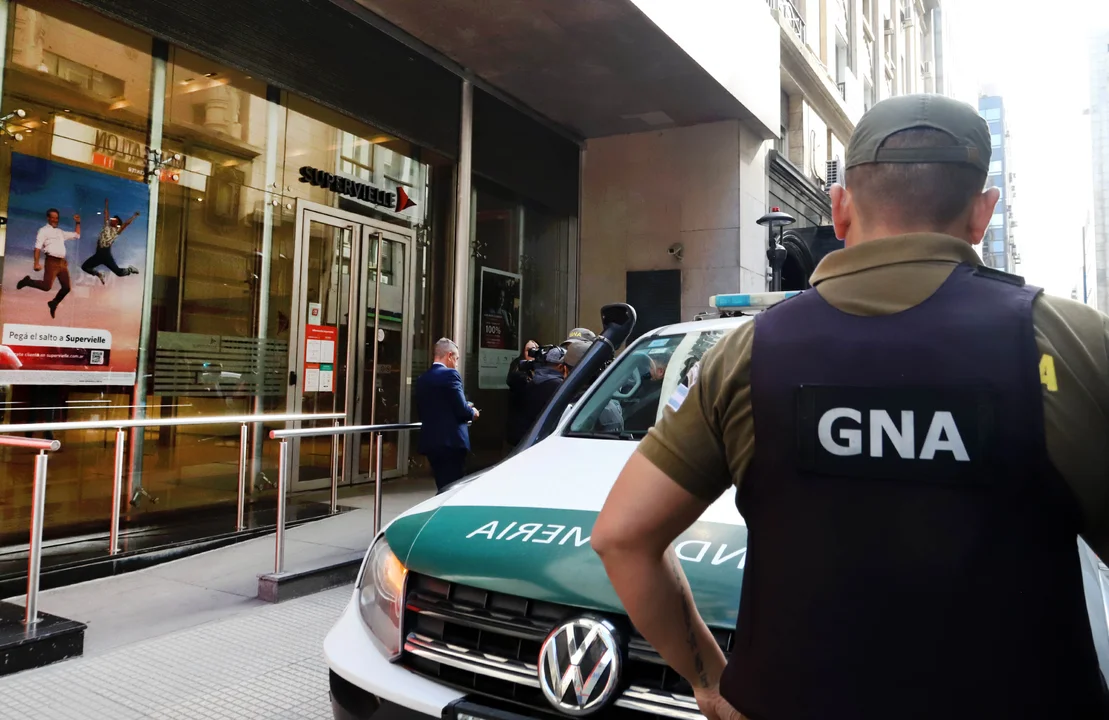 Rosario: detuvieron a cuatro gendarmes por un supuesto robo millonario a una pareja